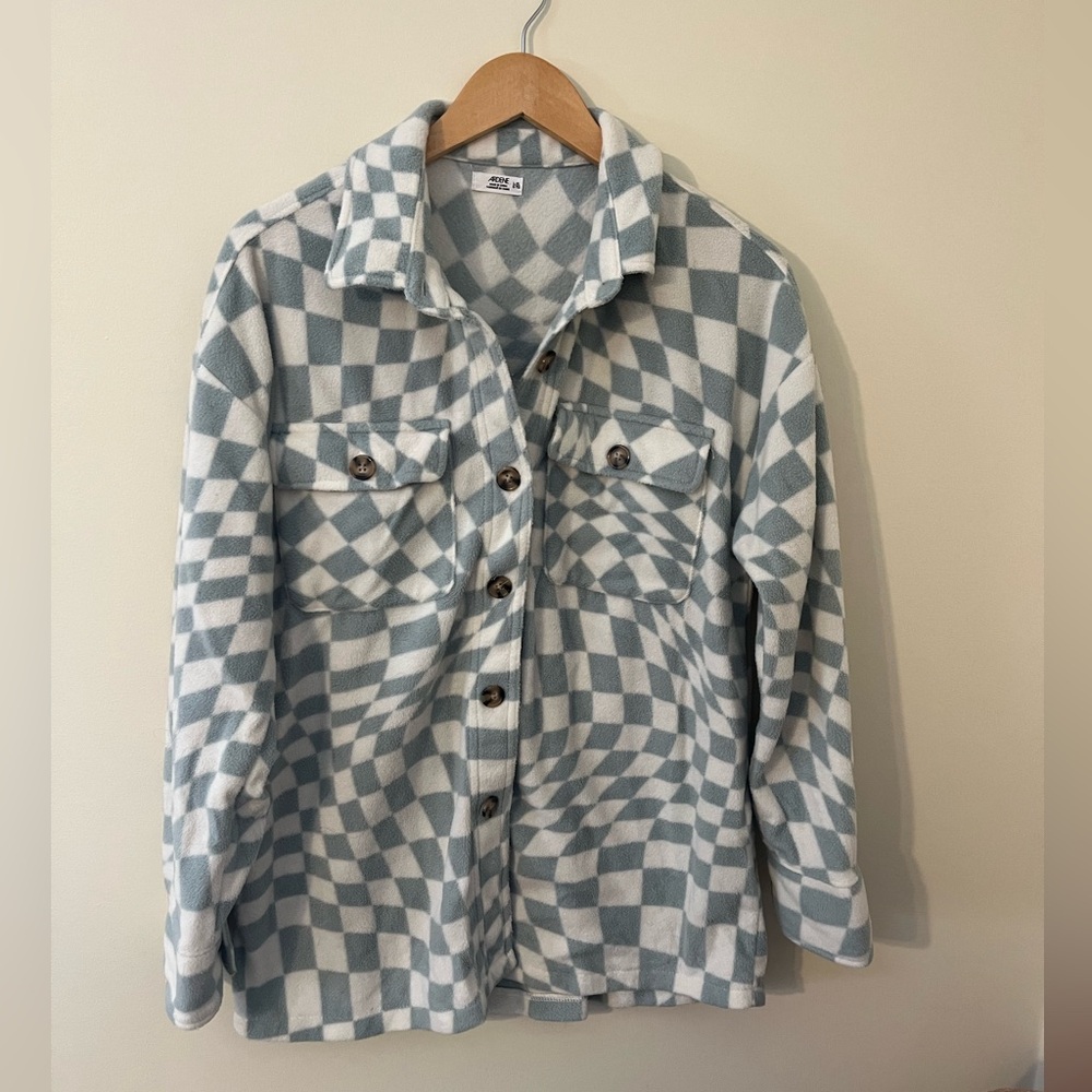 Checkered fleece shacket in white & teal/ light blue, size L.